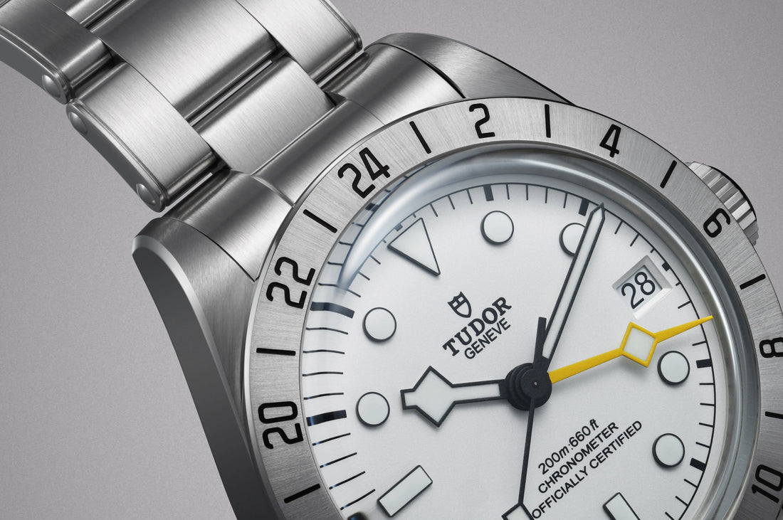 Tudor Black Bay Pro “quadrante bianco”: il regalo di Natale perfetto per chi ama viaggiare. - Tempo Celeste